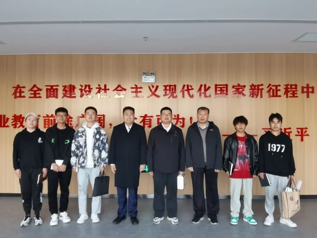 沐笔墨之风，研书法之韵——陕西省建筑职工大学召开书法交流座谈会